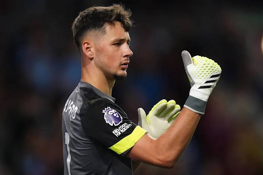 签下特拉福德后，曼城迅速启动调整策略，通知奥尔特加寻找新东家