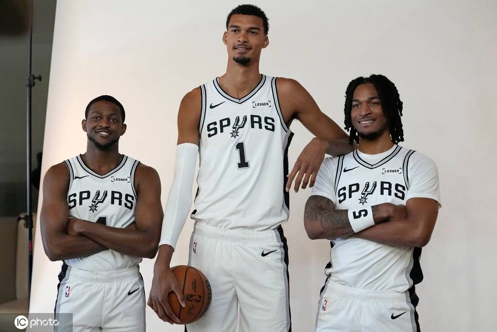 30天30队马刺：文班化解血栓危机 重建又遇三PG难题